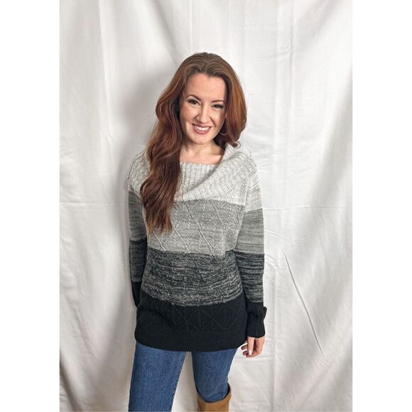 New York & Company Sweater - Picture 3 of 9